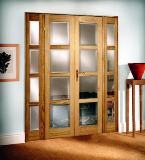 A belső üvegajtókkal rendelkező ajtók otthoni kényelmet keltenek