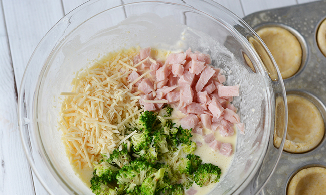 Saláta sonkával és sajttal. Különféle receptek